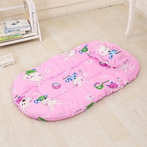 Ensemble de literie pour bébé en tissu doux à motifs de dessins animés 100% polyester - Comprend une moustiquaire pliable antistatique, un drap de lit et une housse de couette 3 pièces - Product Image 6