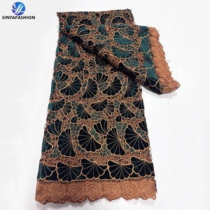 Tessuto in pizzo di velluto africano Guipure con ricamo in oro a foglia di ginkgo, pizzo traforato idrosolubile con bordo a rose per matrimonio - Product Image 3