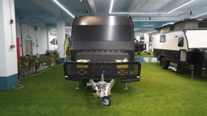 <span class=keywords><strong>Caravane</strong></span> tout-terrain robuste avec double essieu à suspension indépendante, espace garage et système de vie complet - Product Image 3
