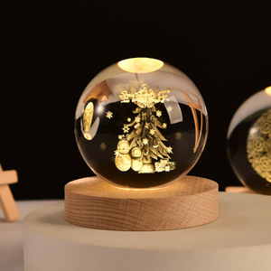 Bola de cristal con luz LED de ciervo y muñeco de nieve grabado con láser 3D, bola de cristal de <span class=keywords><strong>Navidad</strong></span> blanca cálida con base de <span class=keywords><strong>madera</strong></span> para decoraciones navideñas - Product Image 4