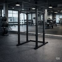 QS Power Rack, équipement de salle de sport commercial pour l'entraînement en force, avec structure en acier robuste et rangement pour plaques.