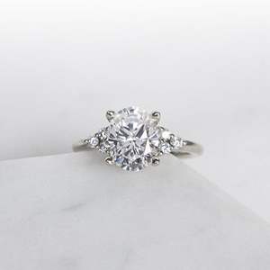 แหวนเพชรมอยส์ซอไนต์ทรงตัดวงรีเจ็ดชิ้นสำหรับแหวนครบรอบแต่งงานของขวัญวันเกิดแหวนเพชรสำหรับเจ้าสาว - Product Image 1