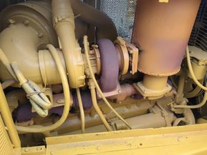 รถดันดิน CAT D7R มือสองสภาพดี พร้อมอุปกรณ์ริปเปอร์ เหมาะสำหรับงานบดอัดพื้นที่เหมืองแบบเปิด งานฟื้นฟูพื้นที่ งานตัดแต่งทางลาดชันในชนบท และงานปรับระดับพื้นที่ - Product Image 5