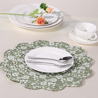 Tapis de table à manger quotidiens verts et blancs frais et élégants à petites fleurs