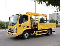 Grue montée sur camion Foton 4x2 d'occasion, mini-grue à bras droit de 2 tonnes, moteur, boîte de vitesses, pompe, hauteur de levage de 7,5 m, prix réduit