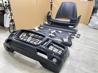 Kit carrosserie style MSY modifié pour Porsche Cayenne 957, comprenant pare-chocs avant et arrière, capot et kit carrosserie large avec extensions d'ailes et passages de roues.