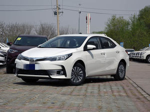 無事故・低走行距離の2017年式トヨタカローラ、プレミアム中古車。 - Product Image 2