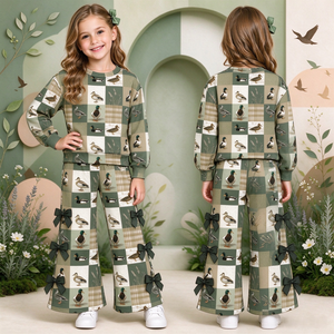 Trendyism Boutique - Conjunto de Ropa para Bebés Niñas con Estampado de Patos, Top con Lazos y Pantalones, Estilo Festivo, Algodón Orgánico Suave con Spandex, Venta al Por Mayor - Product Image 1
