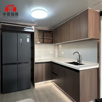 Casa Contenedor Expandible de 20 Pies con Marco Negro, Estilo Madera Granulada, Dos Dormitorios y Un Baño