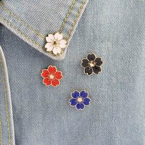En gros Broche en métal émaillée style japonais à thème animal, accessoire de vêtement et bijou - Product Image 4