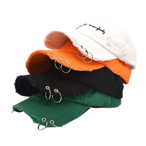 Gorra Deportiva con Letras Bordadas Estilo Urbano para Hombre y Mujer con Patrón Impreso - Product Image 1