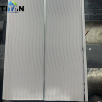 Feuille de PVC à motif de ligne argentée ondulée de 200 mm pour la décoration intérieure des plafonds, estampage à chaud