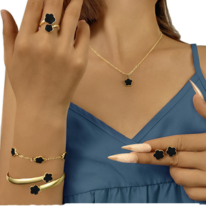 Ensemble de bijoux plaqué or trèfle à cinq feuilles : collier, boucles d'oreilles, bague, bracelet pour femme, cadeau de mariage ou de fête - Product Image 1