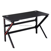 Bureau de jeu PC pliable et extensible en métal, rectangulaire, avec éclairage LED, rangement et surface en bois, modèle GT-A02, marque RW, pour les joueurs.