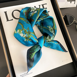 Foulards Carrés en <span class=keywords><strong>Soie</strong></span> <span class=keywords><strong>100</strong></span> % Pure 12 Mommes, Peinture à l'Huile Florale, Design Français, Logo Personnalisé OEM, Vente en Gros pour Femmes - Product Image 2