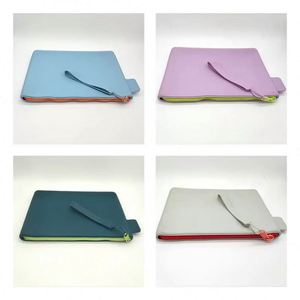 Pochette longue portable en silicone avec fermeture éclair, multi-usages, pour ranger l'argent, les cartes d'identité, les pinceaux de maquillage et les essentiels quotidiens - Product Image 5