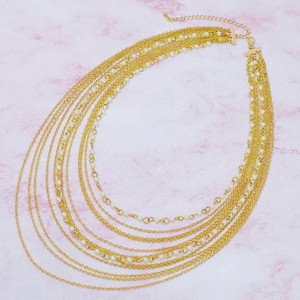 Splendida collana di perle e catene che si drappeggia delicatamente sul collo - Product Image 2