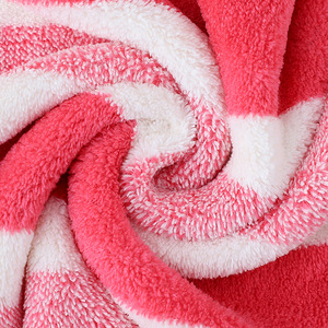 Serviette de bain en polaire corail Jin Ao 70x140cm, épaisse, absorbante, douce, séchage rapide, pour hommes et femmes - Product Image 1