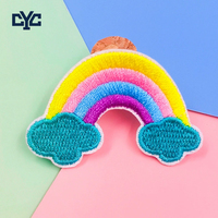 Patch brodé en tissu arc-en-ciel mignon à faible MOQ, patch brodé personnalisé multicolore et adorable pour la décoration de vêtements
