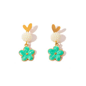 Pendientes de Moda con Diseño de Flor Verde y Perla, en Acero Inoxidable 316L con Baño de Oro PVD - Product Image 1