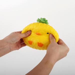 Juguetes Blandos de TPR con Forma de Pato y Piña Rellenos de Harina, Lindos Juguetes Antiestrés de Frutas y Animales de Dibujos Animados, Regalos para Fiestas de Cumpleaños Infantiles - Product Image 5