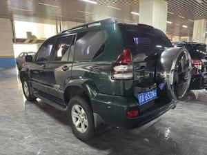 Toyota Prado 4.0 avec châssis surélevé, téléviseur au plafond, peinture 100% d'origine, sans accident, sans retouche, état authentique, bien entretenu, SUV 2004 - Product Image 6