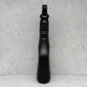 ขวดสเปรย์พลาสติก HDPE สีดำขนาด 500 มล. แบบกำหนดเอง พร้อมหัวฉีดสเปรย์ สำหรับบรรจุภัณฑ์สารเคมีเหลว เช่น น้ำยาทำความสะอาดในครัวเรือน แอลกอฮอล์ และน้ำยาซักผ้า - Product Image 5