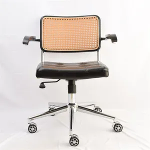 أحدث تصميم كرسي مريح متعدد الوظائف قابل للطي الارتفاع قابل للتعديل كرسي متردد من القصب والخيزران مع أرجل مطلية بالكروم كرسي طعام