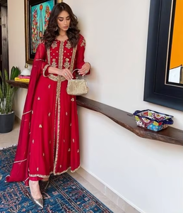 Dernière conception de broderie à imprimé floral indien et pakistanais 100% veste trapèze en soie avec robe pantalon pour fête/mariage - Product Image 6