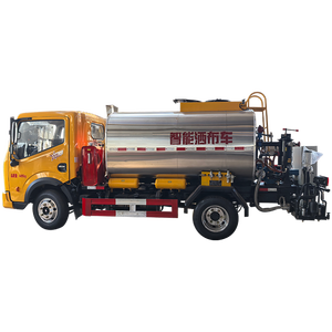 Bitumen-Verteiler <span class=keywords><strong>Asphalt</strong></span>-Sprühwagen HOWO 4*2 Intelligent 6000 Liter Motor Hohe Grabkraft Asphaltverteiler - Product Image 1