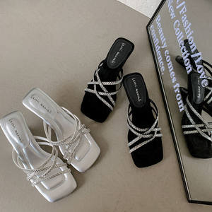 Sandales élégantes à talons hauts et bout ouvert pour femmes, idéales pour l'extérieur, à porter avec des pantoufles d'intérieur douces à talons bas pour femmes. - Product Image 6