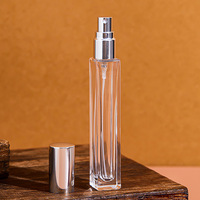 Flacons pulvérisateurs carrés en verre transparent de 10 ml de haute qualité avec finition givrée et impression sérigraphique pour cosmétiques