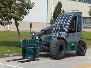 Chariot élévateur télescopique HNT30 de 3 tonnes avec mât à flèche multi-étages pour les travaux de manutention de matériaux de construction - Product Image 2