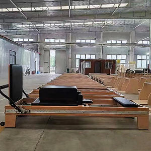 Reformer de Pilates Comercial de Madera de Haya con Riel Completo para Estudios de Yoga y Uso General - Product Image 1