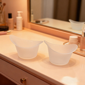 Gobelet en silicone cristallin pour lavage des yeux, 8 ml, nettoyeur oculaire portable avec graduations pour le nettoyage et la désinfection, blanc, lot de quatre, boîte en PP - Product Image 4