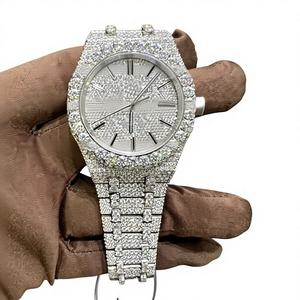 Reloj de Lujo para Hombre con Esfera de Cristal con Incrustaciones de Diamantes Redondos de Moissanita VVS1 Personalizados, Cierre de Pulsera de Acero Inoxidable, Resistencia al Agua de 10 Bares - Product Image 1