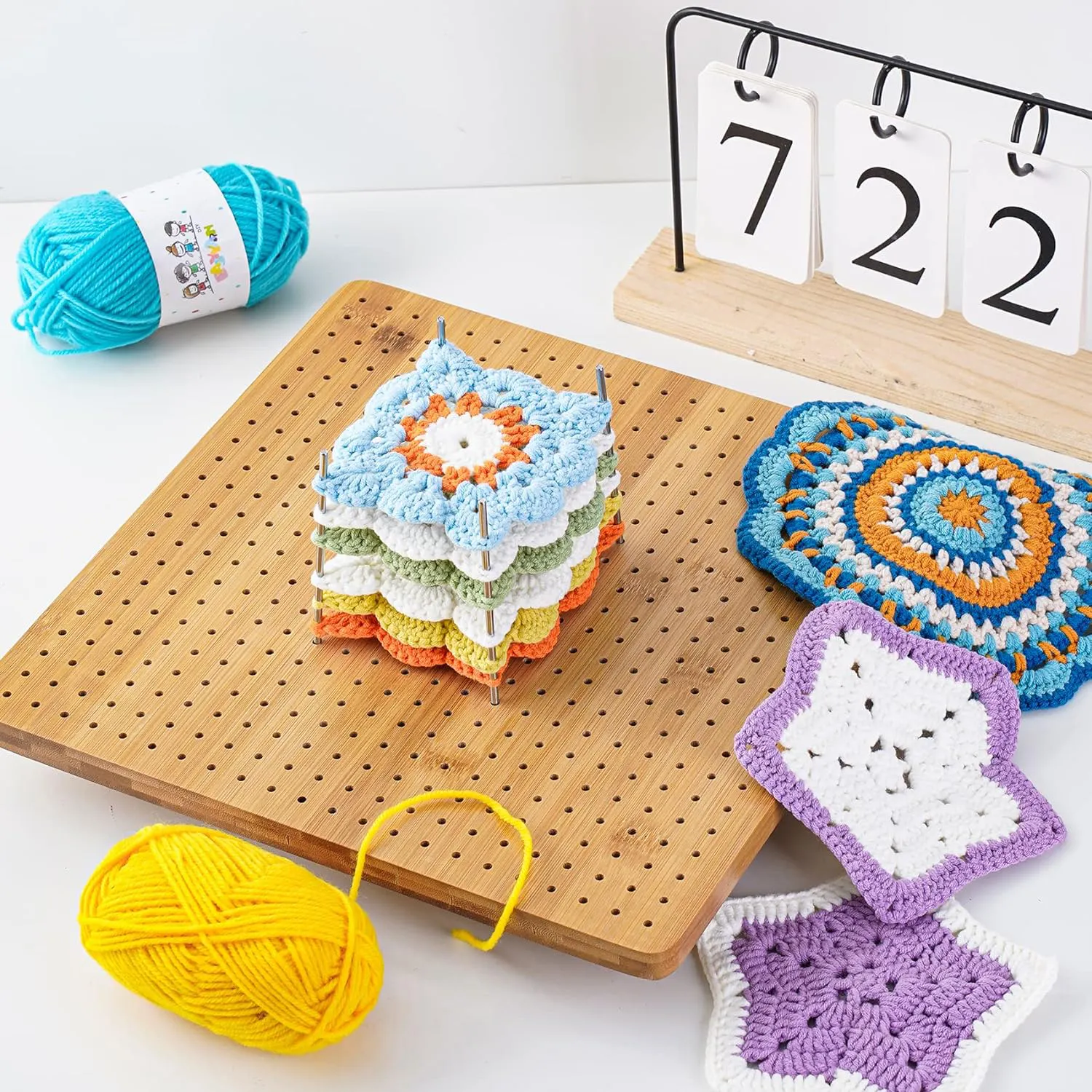木製かぎ針編みブロッキングボードかぎ針編みとおばあちゃんの正方形を編むための13インチの竹ブロッキングボード手作りの編み物