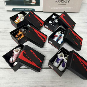 Porte-clés pendentif en plastique, motif chaussure de basketball, série Play tendance, petit bijou, faible MOQ - Product Image 2