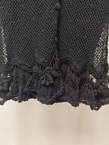 Suéter de punto de ordenador de ganchillo sexy informal ODM en negro de doble capa mangas cortas y largas con logotipo frontal - Product Image 4