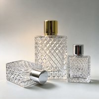 Flacon de parfum carré en verre de 50 ml et 100 ml avec bouchon métallique, flacon pulvérisateur texturé transparent pour femmes