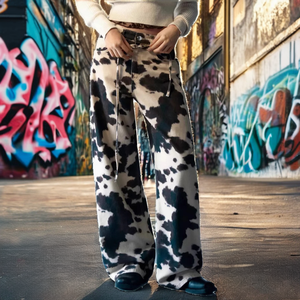 Jean large taille mi-haute style grunge rétro streetwear pour femme, esthétique Y2K, baggy, hip-hop, en denim délavé clair, imprimé vache vintage - Product Image 2