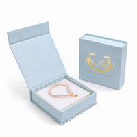 Boîte à bijoux rigide de style livre, logo doré de haute qualité, impression UV, fermeture magnétique pour boucles d'oreilles, emballage cadeau pour bijoux