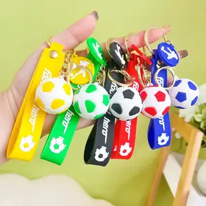 Großhandelsaktion individuelles Logo Sportverein Souvenir Kunststoff 3d-Pvc-Minifußball Fußball-Schlüsselanhänger umweltfreundliche Opp-Tasche
