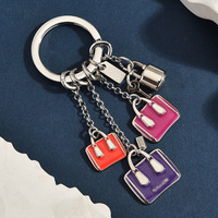 Porte-clés Émail Plaqué Or Premium avec Breloques Fleur & Cœur Anti-ternissement, Accessoire de Mode pour Sac à Main & Sac à Dos Femme
