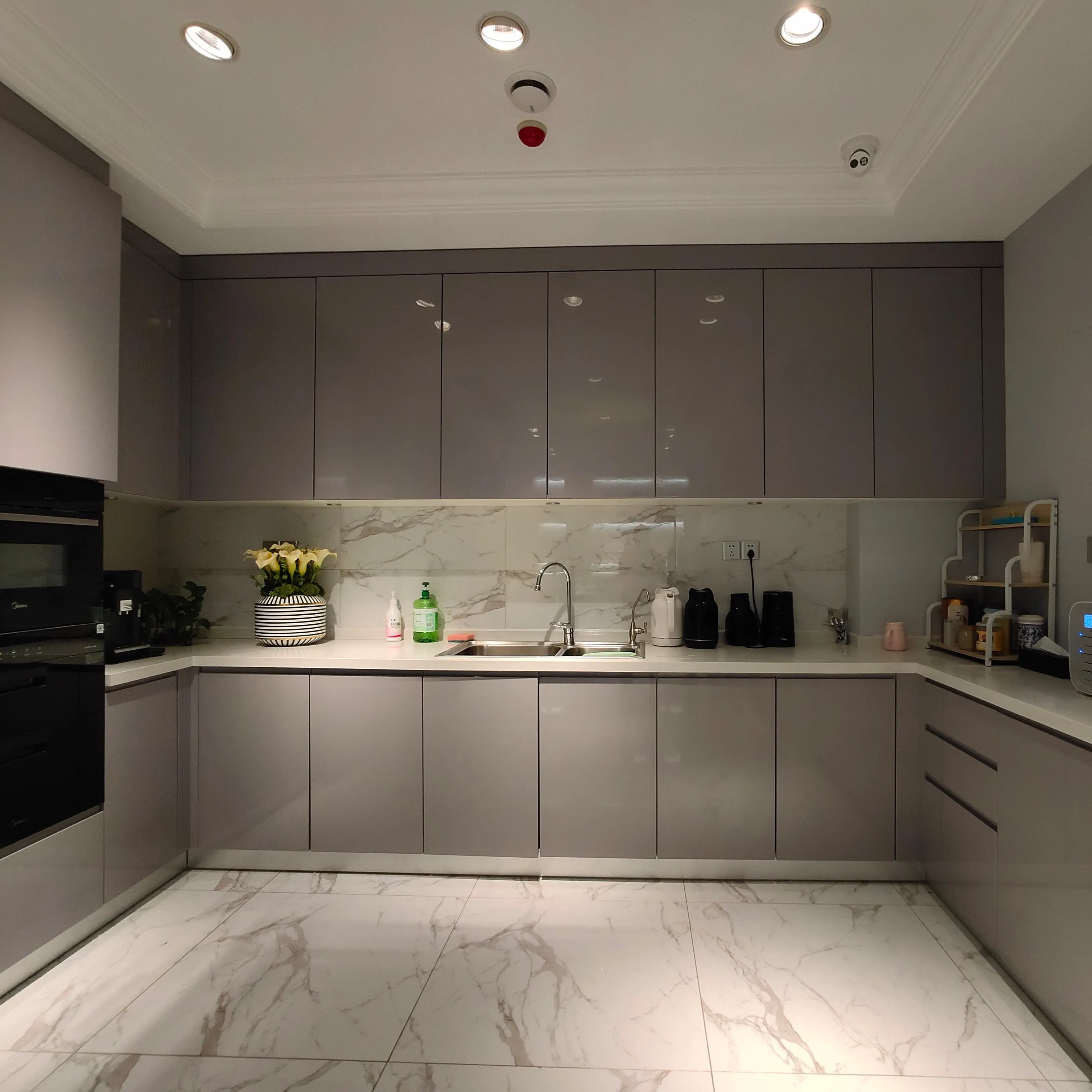 2021 Dorene Modern U Shape Gray Glossy Kitchen Cabinet Design Ideas