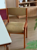 Chaise de bureau vintage à carreaux de style mid-century |   Cadre en bois massif, revêtement en tissu bleu à carreaux |   Fauteuil rétro capitonné pour la maison