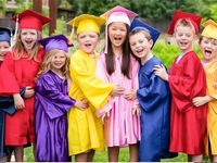 Offre Spéciale : Robe de Cérémonie Personnalisée pour Enfants et Chapeau de Primaire – Idéal pour la Maternelle