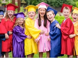 Vestido de Graduación para Niños en Oferta, Disfraz Personalizado de Preescolar con Birrete en Venta - Product Image 5