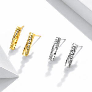 Pendientes de Barra Trenzada de Acero Inoxidable con Circonita Transparente en Tono Dorado y Acero, Joyería Minimalista de 15 mm - Product Image 1