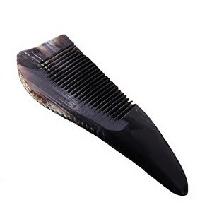 Peigne de massage en corne de bœuf naturelle fait main – Peigne de salon de poche unique à dents larges, antistatique, écologique, respectueux de la peau, moderne - Product Image 1